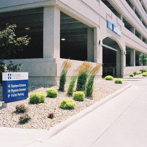 mosher-landscaping-commercial-st-lukes-entrance